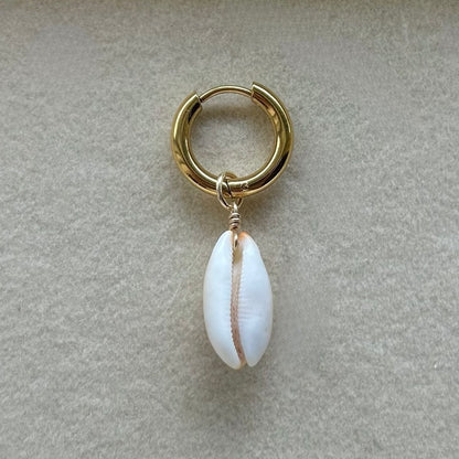 Isabella Cowrie Charm in Gold