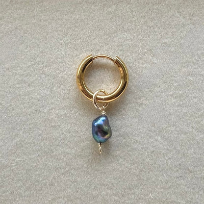 Midnight Pearl Charm in Gold