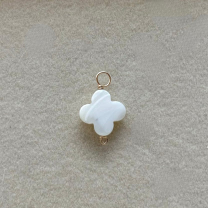 Clover Charm in Gold