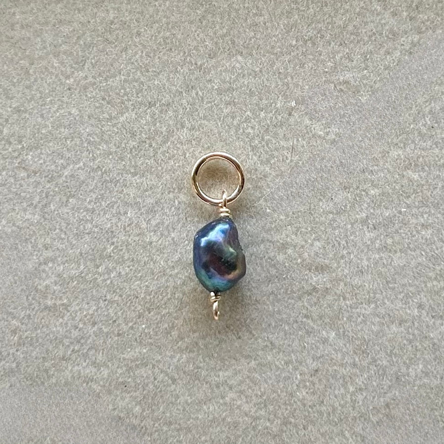 Midnight Pearl Charm in Gold