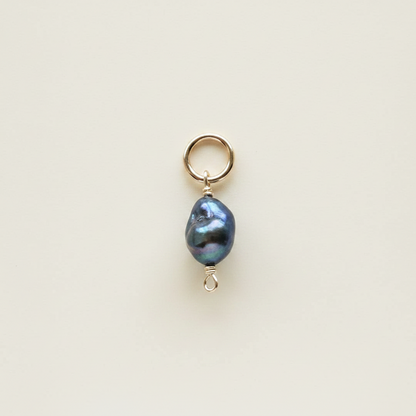 Midnight Pearl Charm in Gold
